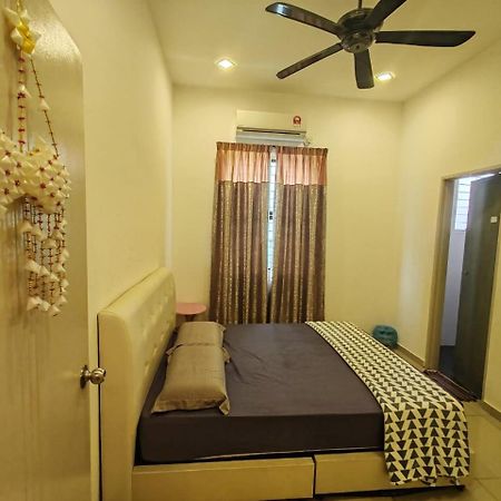 Teluk Batik 17Paradisehome Private Pool Karaoke Snooker Bbq 15Pax Lumut Esterno foto
