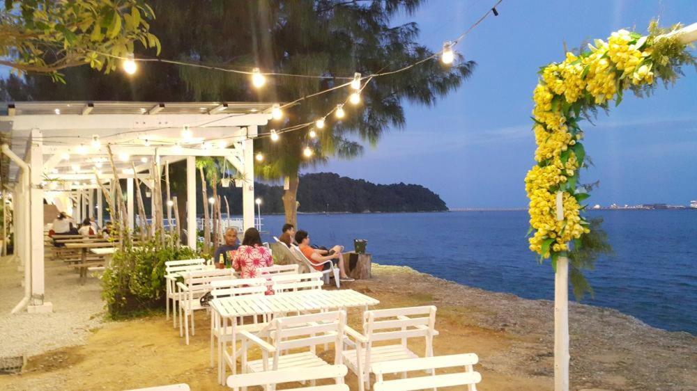 Teluk Batik 17Paradisehome Private Pool Karaoke Snooker Bbq 15Pax Lumut Esterno foto