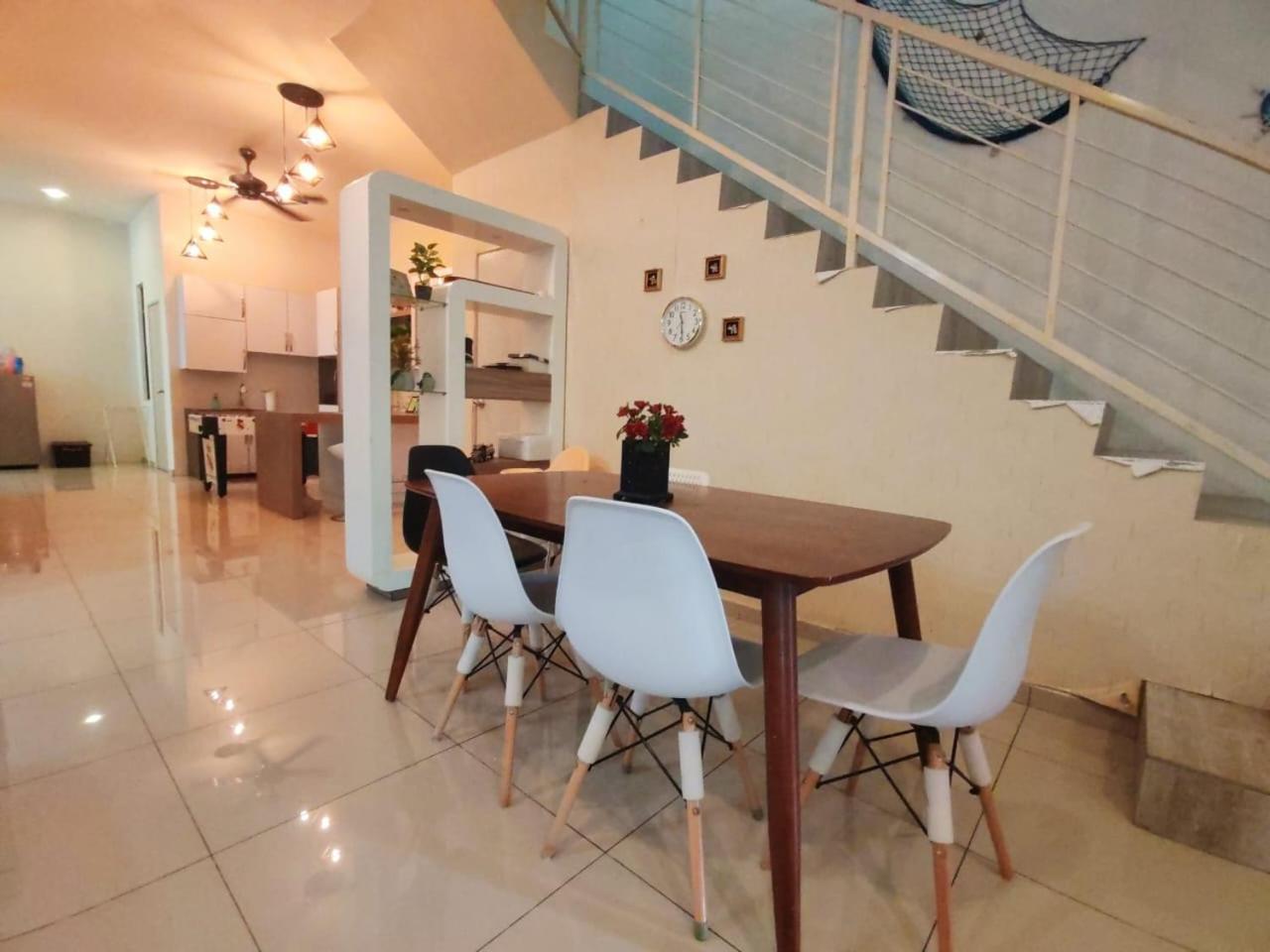 Teluk Batik 17Paradisehome Private Pool Karaoke Snooker Bbq 15Pax Lumut Esterno foto