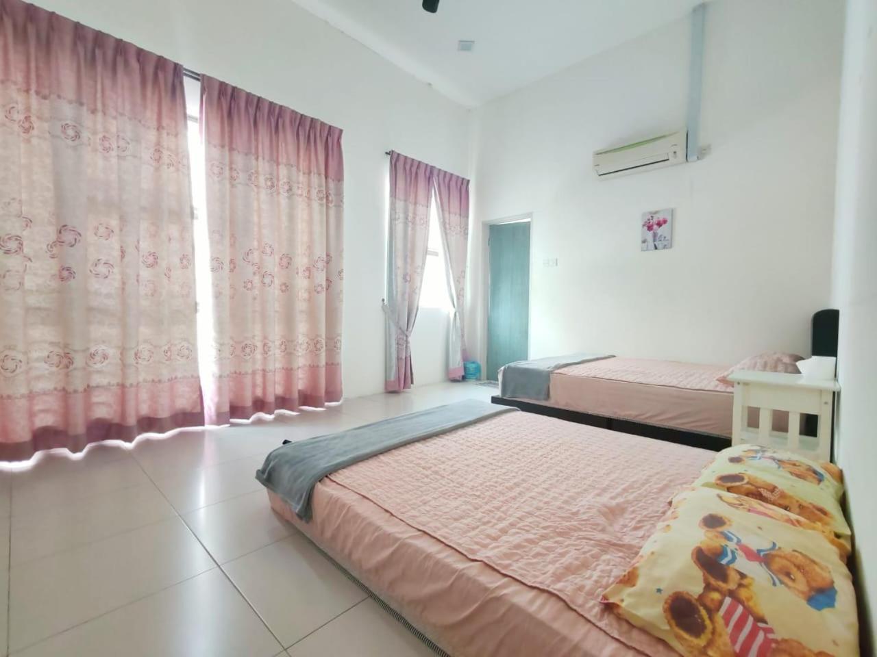 Teluk Batik 17Paradisehome Private Pool Karaoke Snooker Bbq 15Pax Lumut Esterno foto