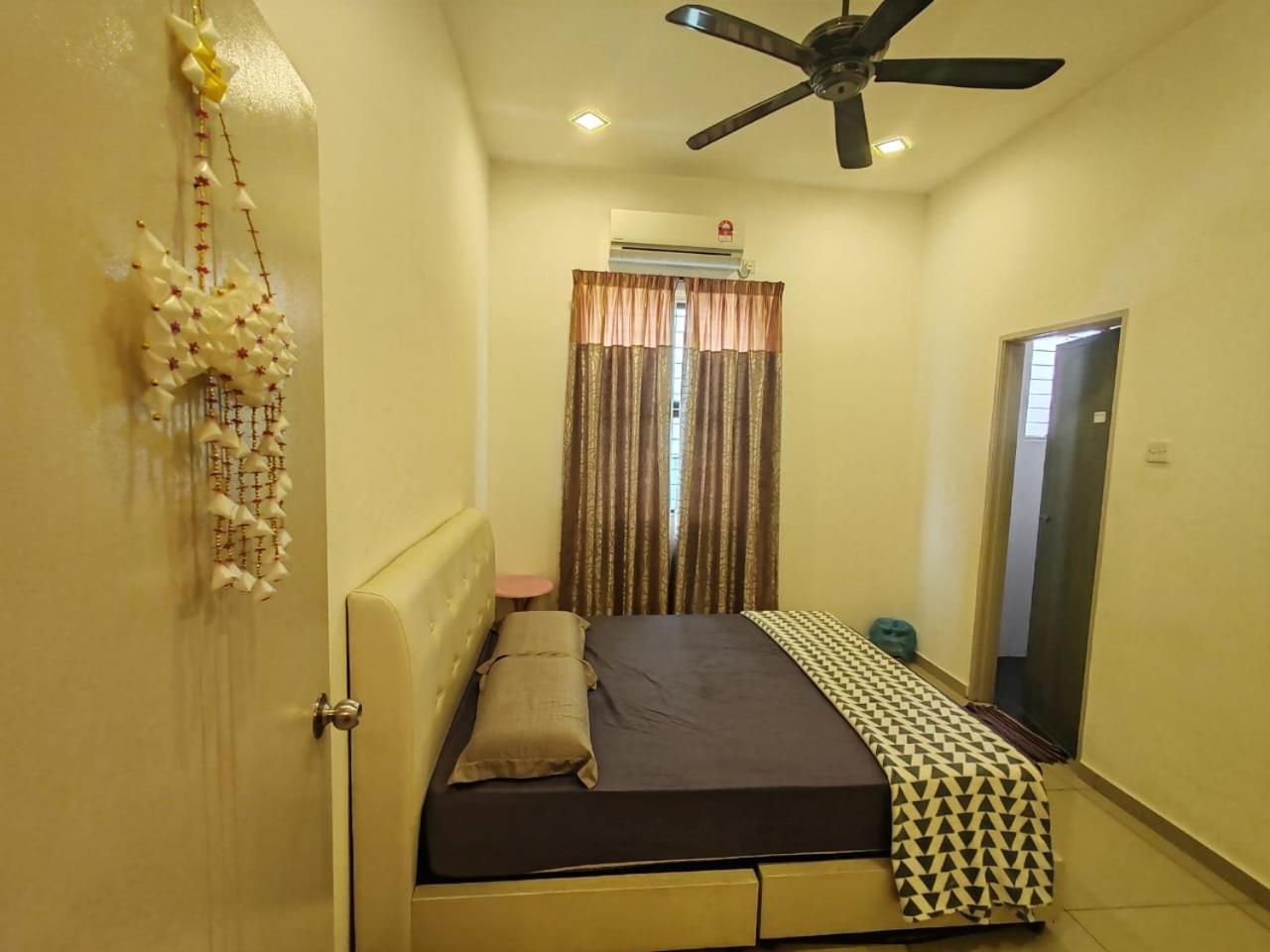 Teluk Batik 17Paradisehome Private Pool Karaoke Snooker Bbq 15Pax Lumut Esterno foto