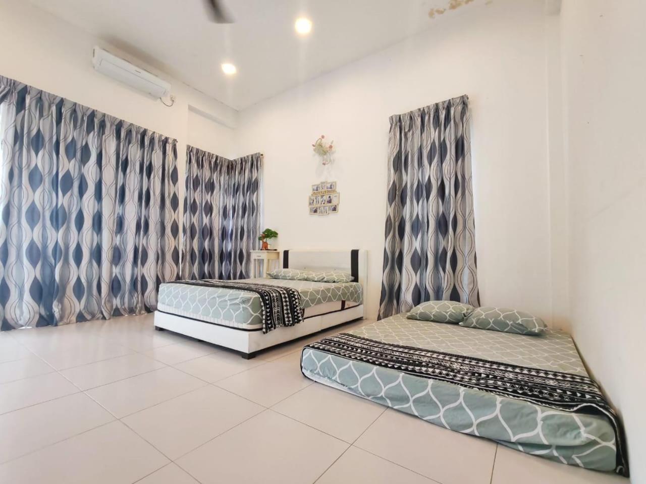 Teluk Batik 17Paradisehome Private Pool Karaoke Snooker Bbq 15Pax Lumut Esterno foto