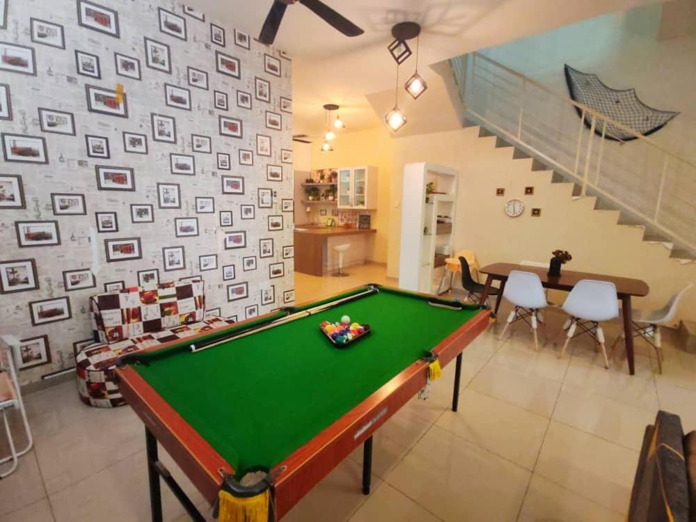 Teluk Batik 17Paradisehome Private Pool Karaoke Snooker Bbq 15Pax Lumut Esterno foto