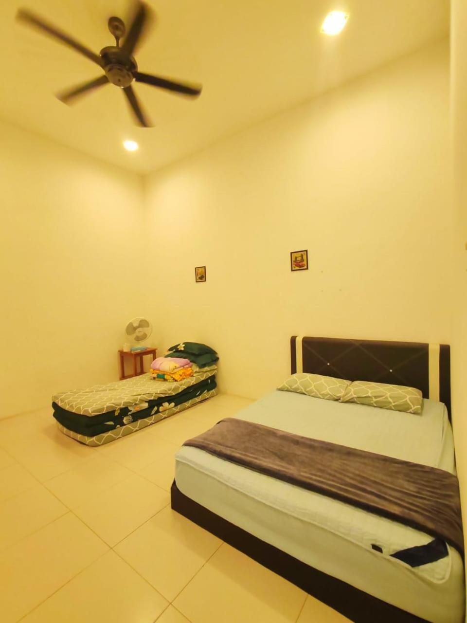 Teluk Batik 17Paradisehome Private Pool Karaoke Snooker Bbq 15Pax Lumut Esterno foto